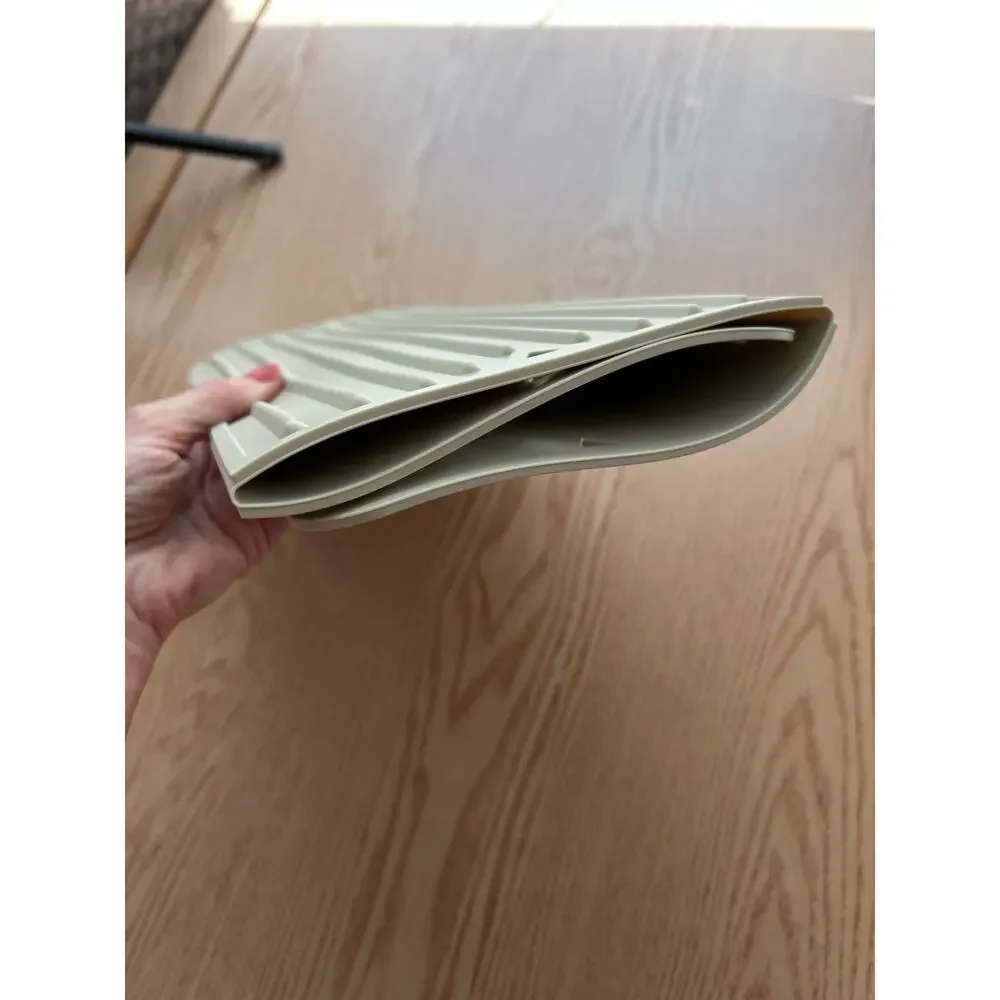 New Dish Drying Ribbed Mat Foldable Light Tan Dishwasher Safe 13 1/4”x19 1/4”